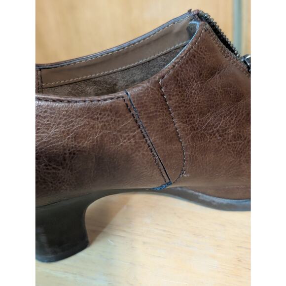 Aerosoles Heel Rest Brown Zip Front Faux Leather Ankle Boot Shoe Women's Size 8 - Picture 5 of 14